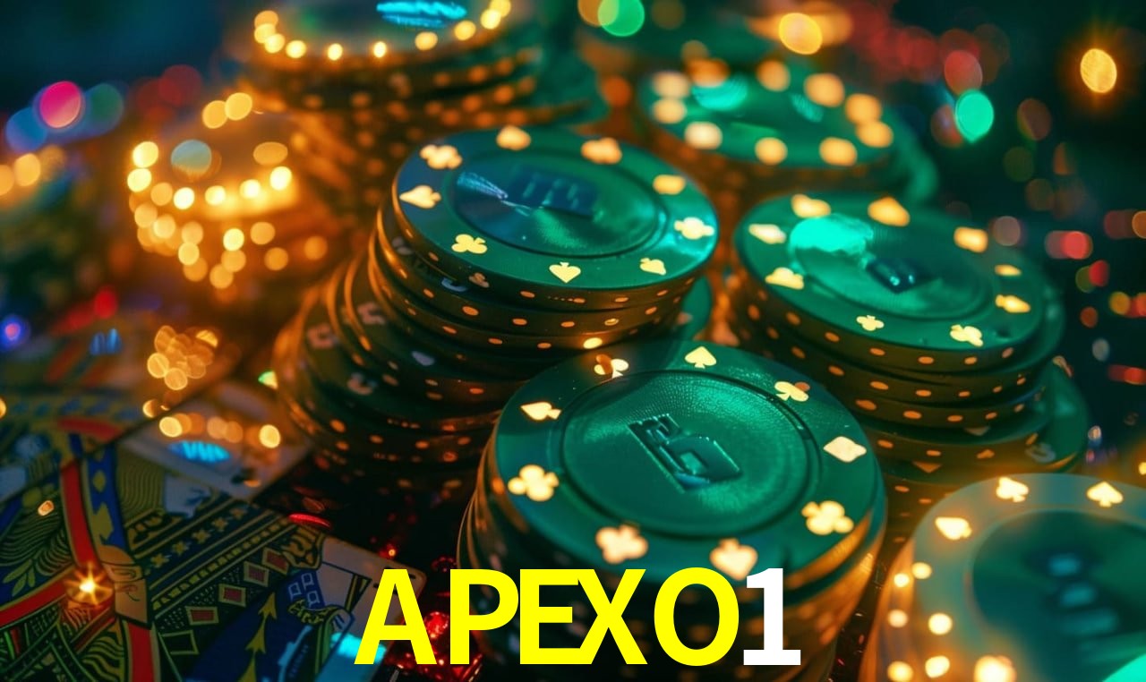Escena dinámica inspirada en casino con iluminación APEXO1, cartas, fichas e íconos de juegos digitales en un espacio moderno de juegos.